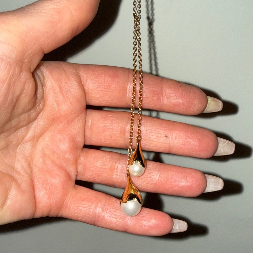 Ann Taylor Gold tone and faux Pearl Drop Necklace